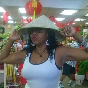 Meet your Posher, Sharon